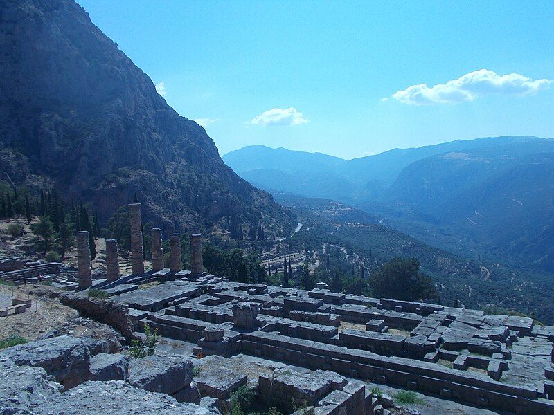 File:Apollo-delphi.jpg