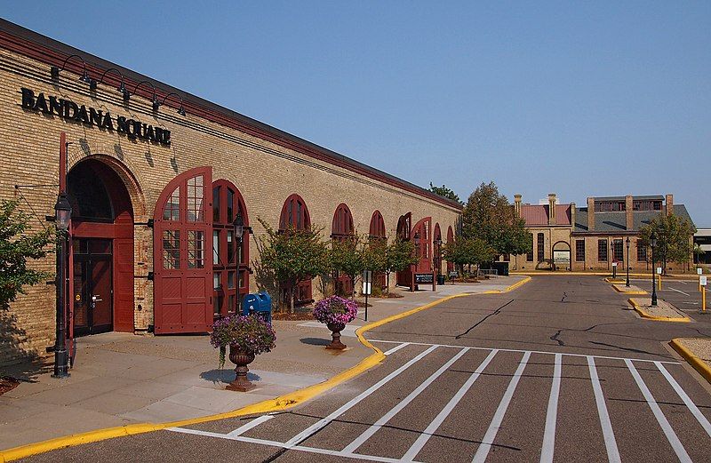 File:Bandana Square.jpg