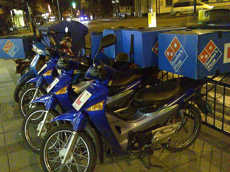 File:Bikes Domino's Pizza.jpg