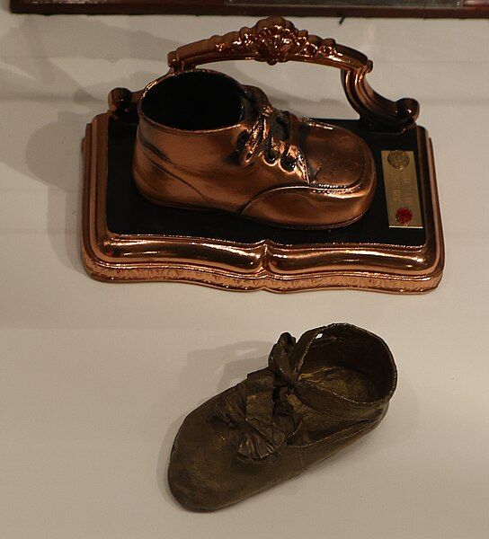 File:Bronzed baby shoes.JPG