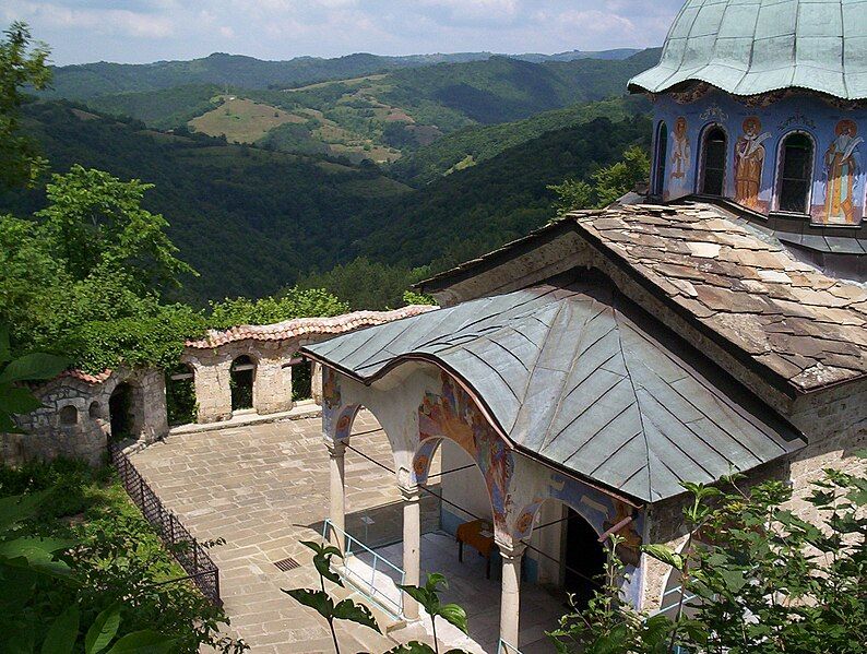 File:Bulgaria-Sokolski manastir-03.jpg