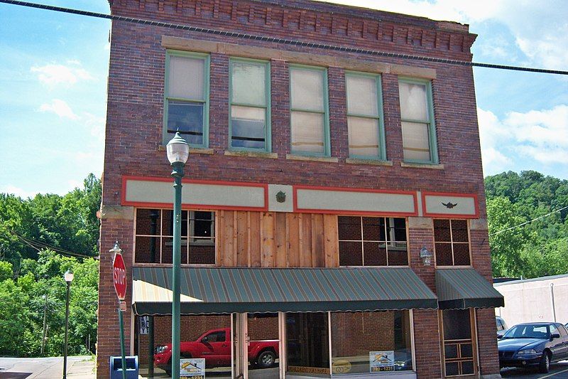 File:Foster Hardware building.jpg