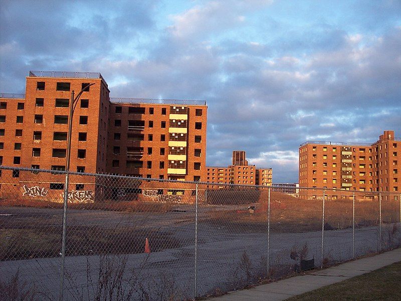 File:Glenny Drive Apartments.JPG