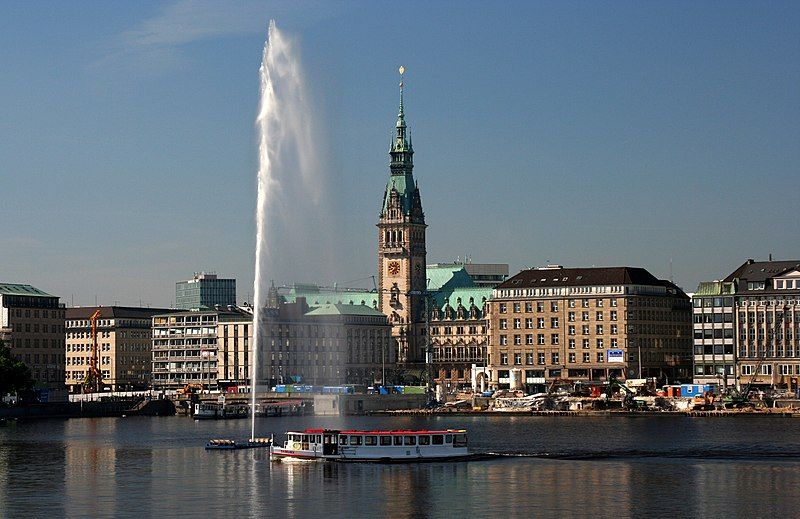 File:Hamburg fountain.jpg