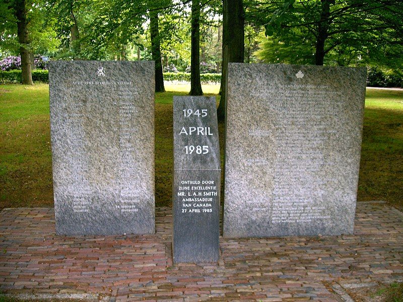 File:Harskamp Monument Bevrijding.JPG