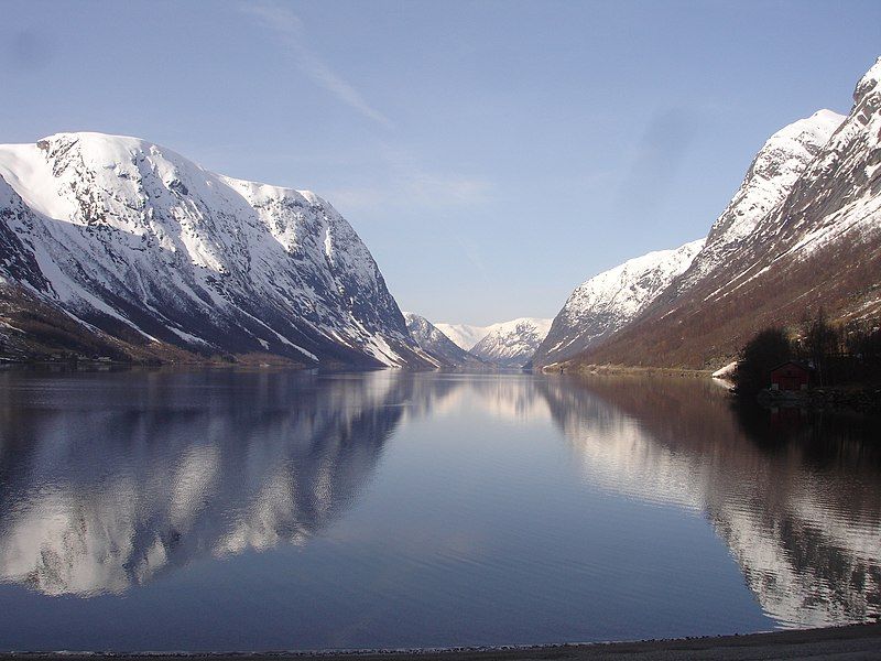 File:Kjosnesfjorden.JPG