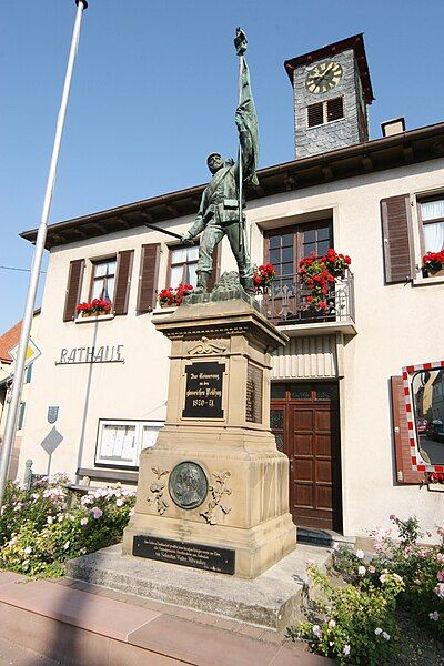 File:Kriegerdenkmal Ober-Flörsheim.jpg