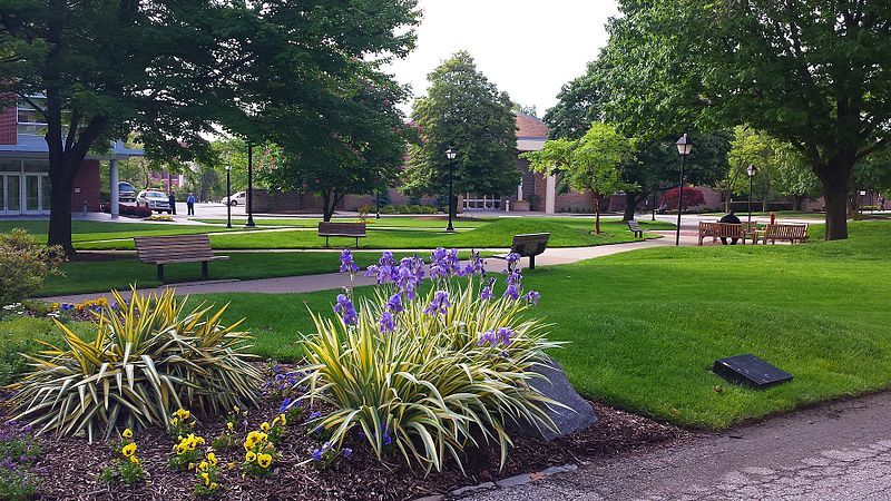 File:LaSalleUniversityQuad.jpg