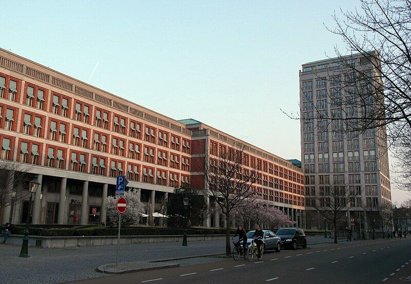 File:Maastricht, Stationsomgeving04.jpg