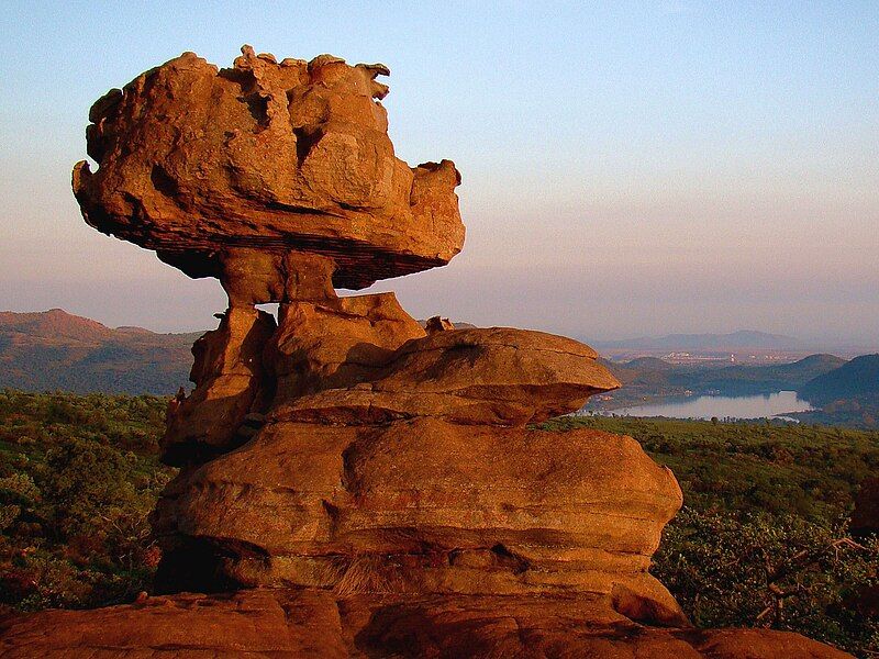 File:Magaliesberg mountains 19.jpg