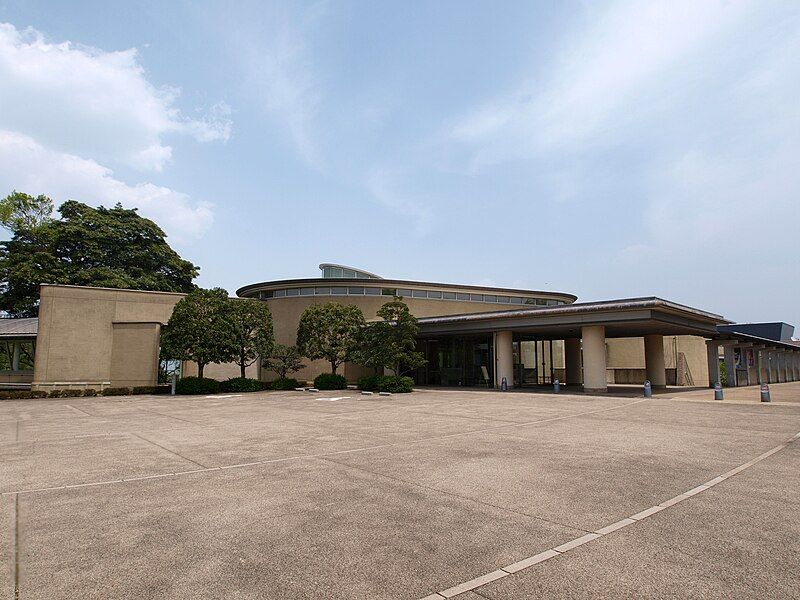 File:Oita Municipal Museum.jpg