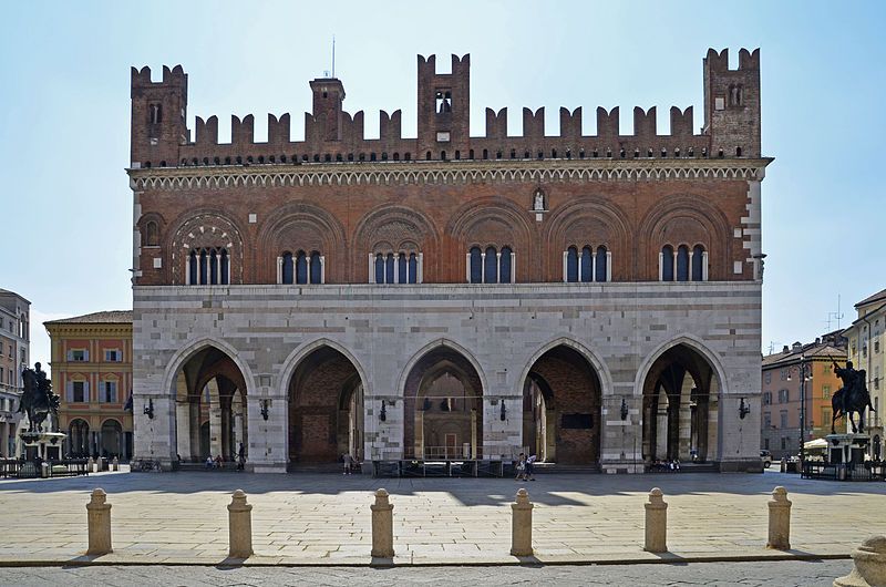 File:Palazzo Gotico.JPG