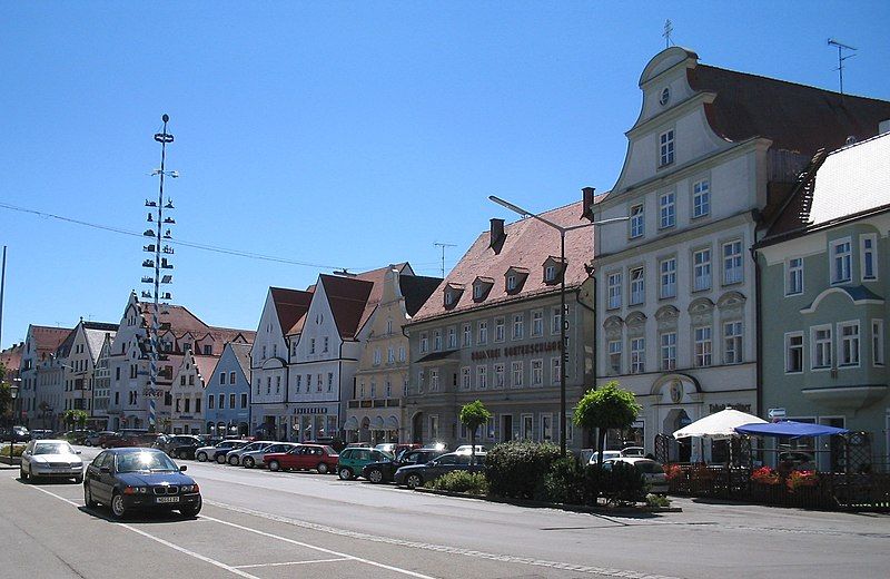 File:Pfaffenhofen-Hauptplatz.jpg