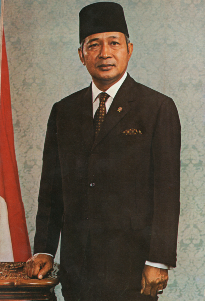 File:President Suharto, 1973.png