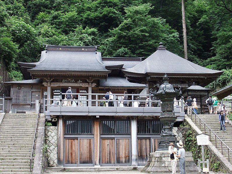 File:Risshaku-ji Okunoin 20130803.jpg