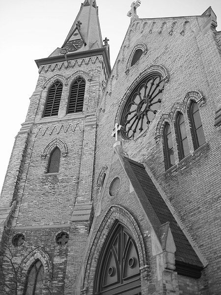 File:StLukesEpiscopalChurchOnMainStreetRacineWisconsin.jpg