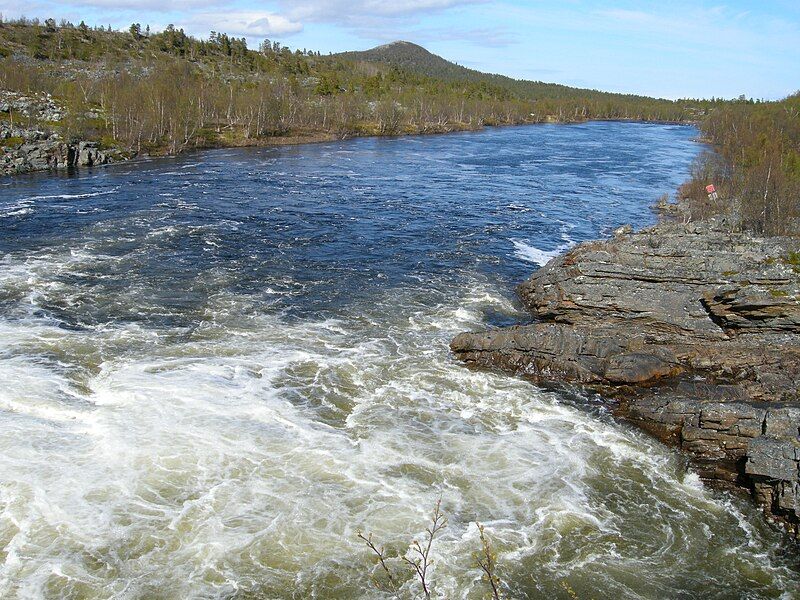 File:Stabburselva under-Stabbursfossen.JPG