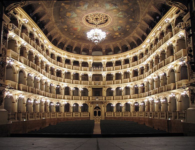 File:Teatro Comunale Bologna.jpg