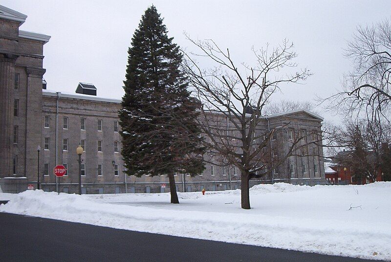 File:UticaStateHospital right December2007.jpg