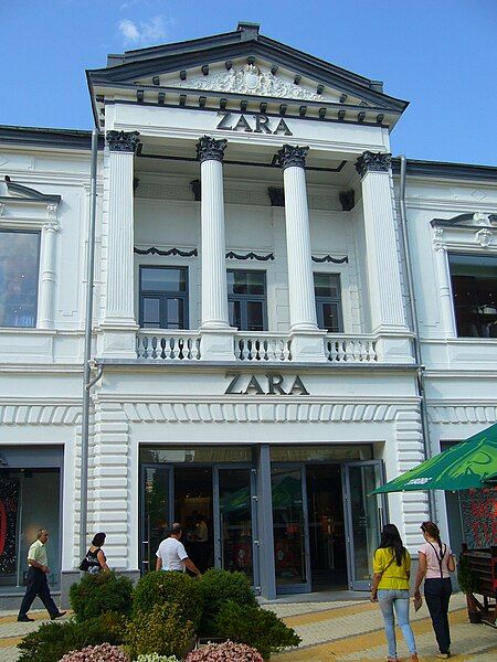 File:Zara Pitesti 15.jpg