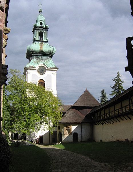 File:Banska stiavnica-stary zamok1.jpg