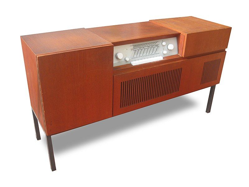 File:Braun musikschrank hm-6-81.jpg