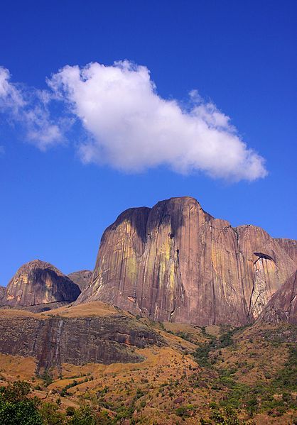 File:Cliff Madagascar.jpg