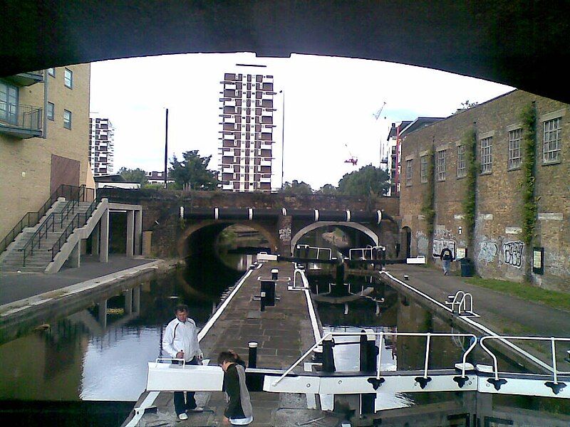 File:Commercial Road Lock.jpg