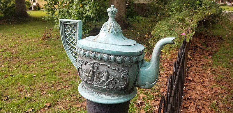 File:Edenton Teapot.jpg