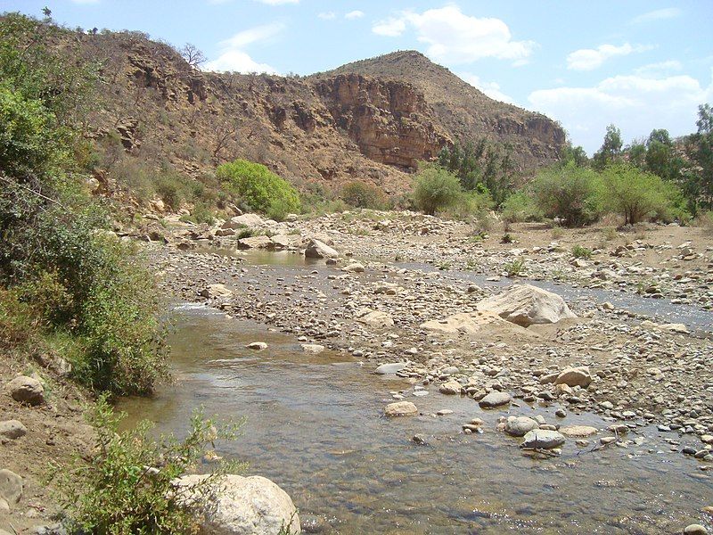 File:Gabat near outlet.jpg