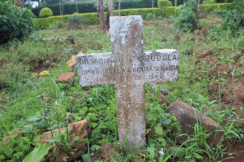 File:Kibubura Graves 05.jpg