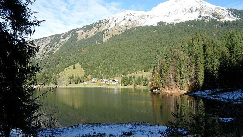 File:Lac des Plagnes.jpg