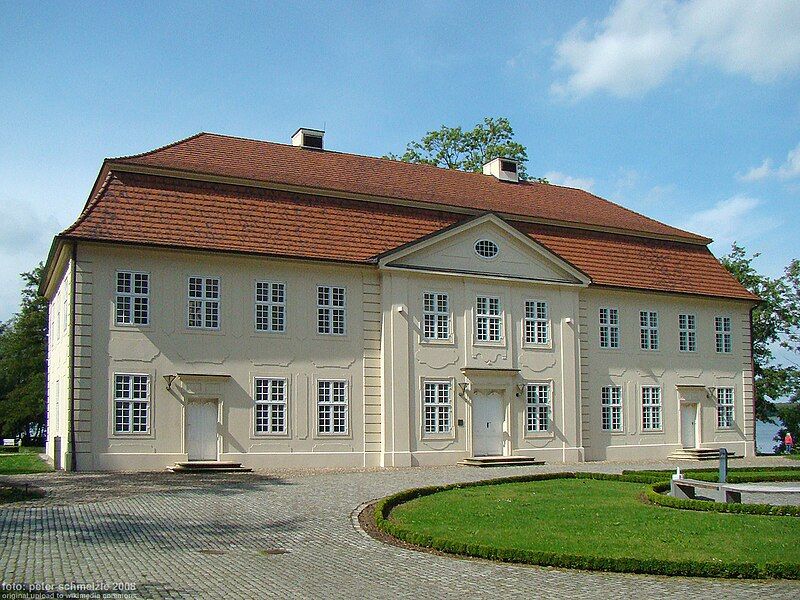 File:Mirow-schloss-2008-2.jpg