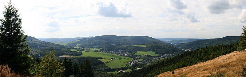 File:Panorama Ginsterkopf.jpg