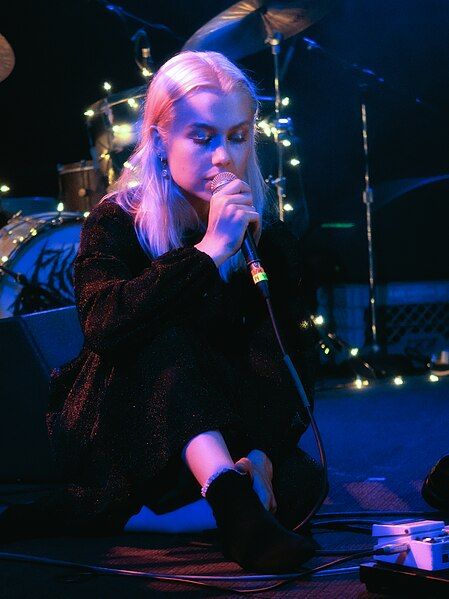 File:Phoebe Bridgers (42690558424).jpg