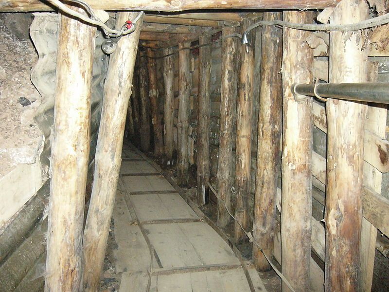 File:Sarajevo tunnel 3.jpg