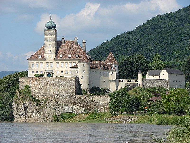 File:Schloss Schoenbuehel 001.jpg