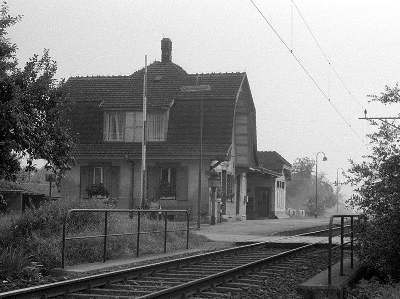 File:Station Rueti-bei Bueren.jpg