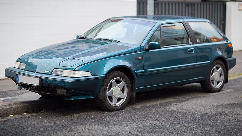 File:Volvo 480 hatchback.jpg