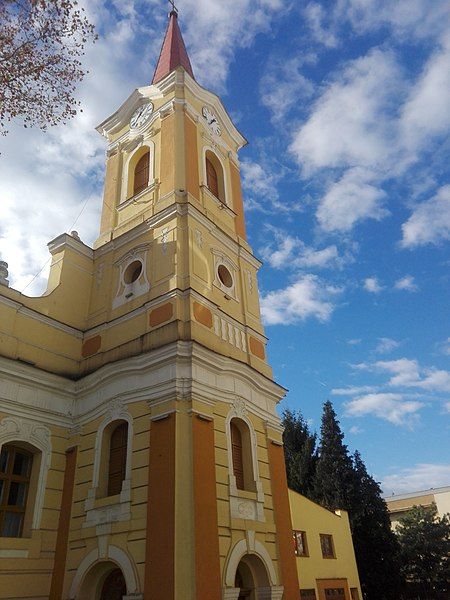 File:Caransebeș, biserica romano-catolică.jpg