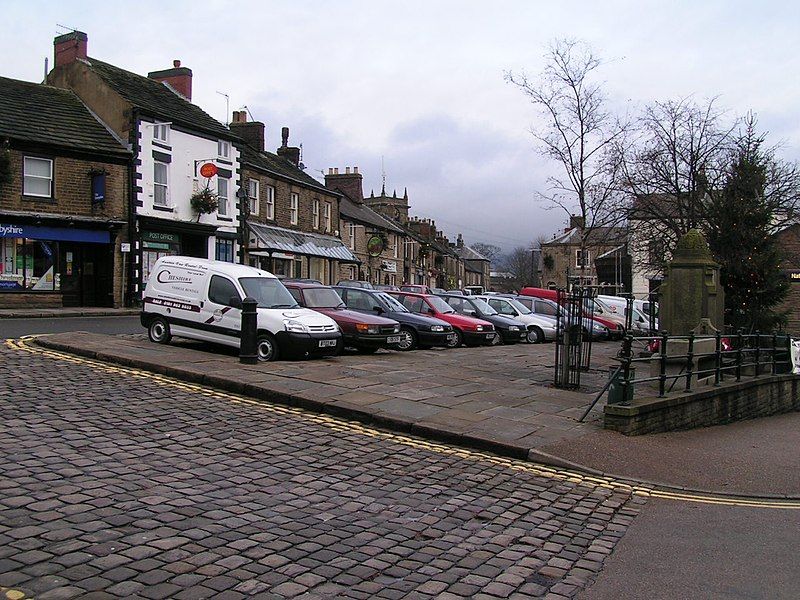 File:Chapel-en-le-Frith.JPG