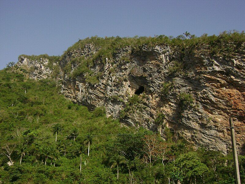 File:Cueva del Guanajo.jpg