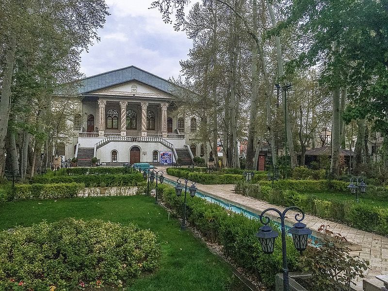 File:Ferdows Garden, Tehran.jpg