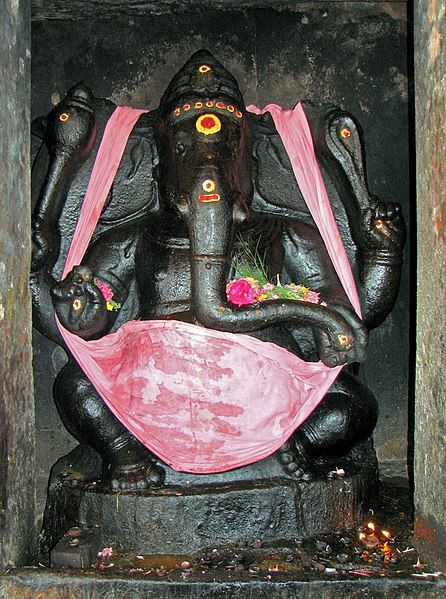 File:Ganesha, Brihadeeswarar Temple.jpg