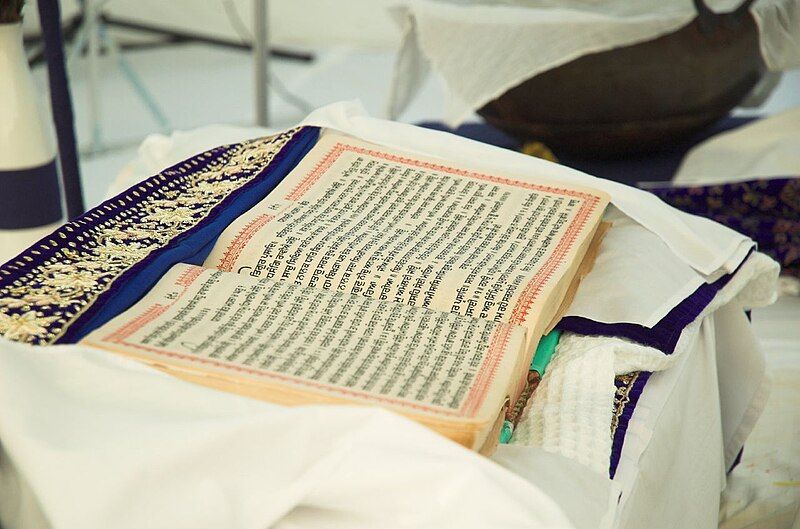 File:Guru Granth Sahib.jpg