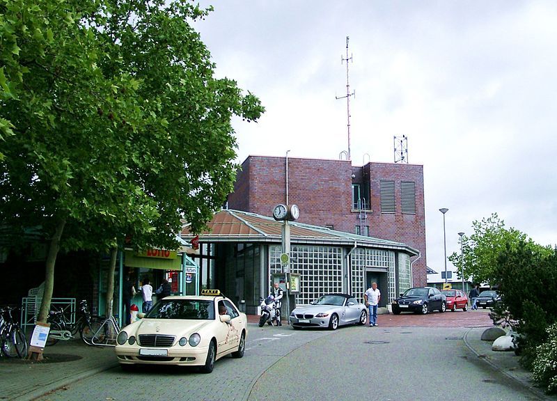 File:Hockenheim Bahnhof 20070516.jpg