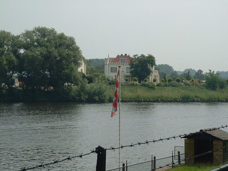 File:Kasteel Meerwijk.jpg