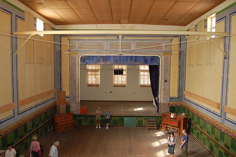 File:Kolmanskop, Namibia (3147308849).jpg