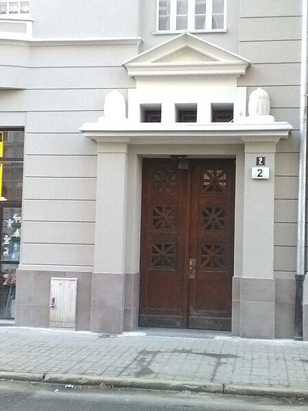 File:Krasinskiego 2 gate.JPG