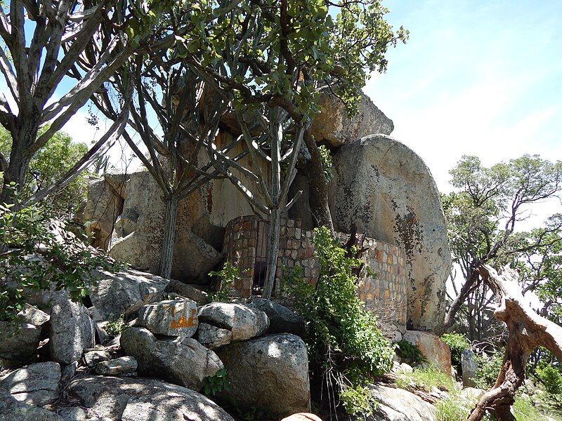 File:Mzilikazi's Grave.jpg